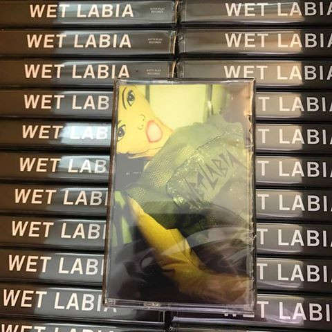 WET LABIA : Wet Labia